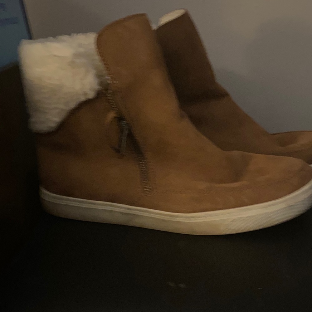 Women's Tan Winter Boots with Faux Fur Lining